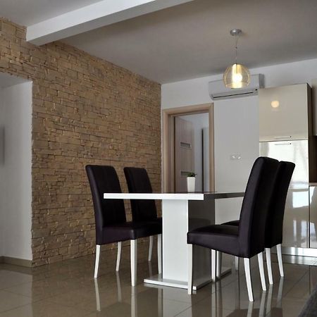Bay Sascica Apartman Sali  Kültér fotó